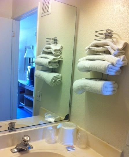 Hilltop Inn & Suites Victorville Oda fotoğraf