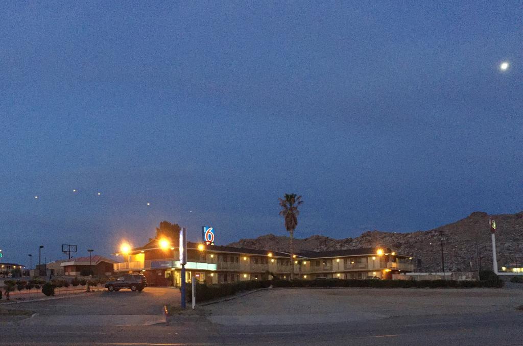 Hilltop Inn & Suites Victorville Dış mekan fotoğraf