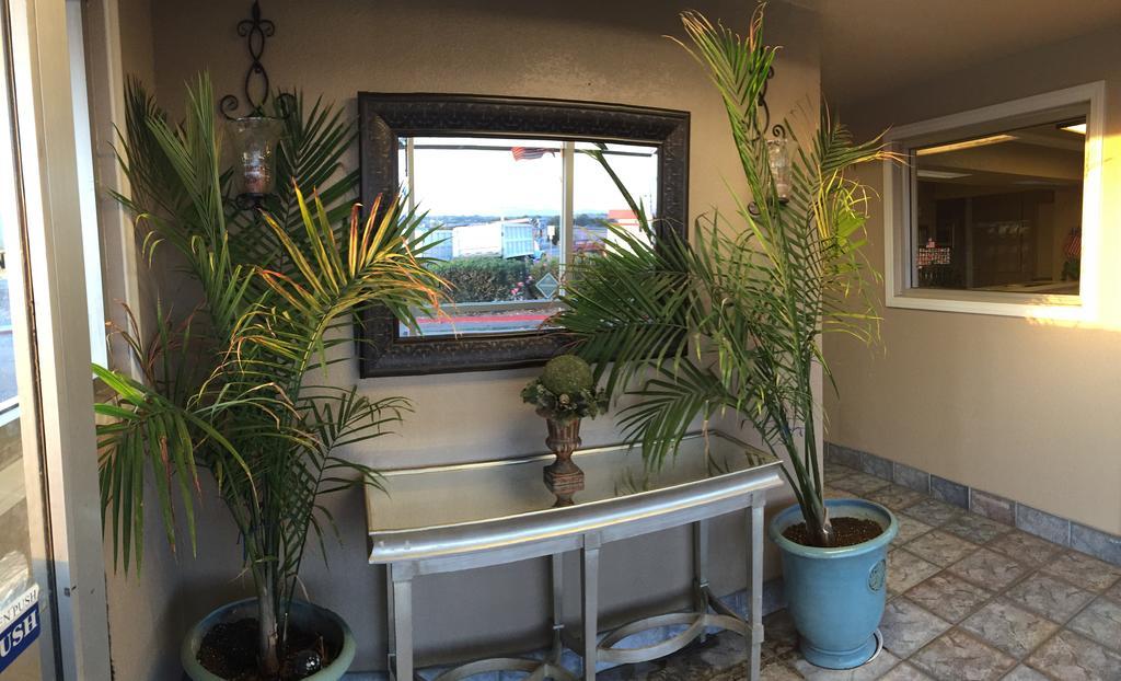 Hilltop Inn & Suites Victorville Dış mekan fotoğraf