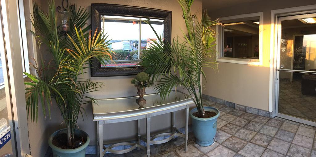 Hilltop Inn & Suites Victorville Dış mekan fotoğraf