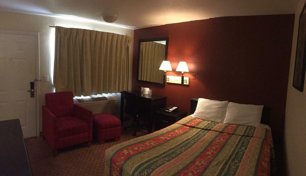 Hilltop Inn & Suites Victorville Dış mekan fotoğraf